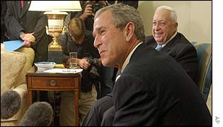 Americký prezident George Bush tento týden seznámil v Bílém domě s mírovým plánem izraelského premiéra Ariela Sharona