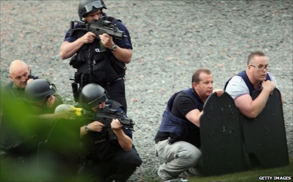 Police surrounding Raoul Moat in Rothbury