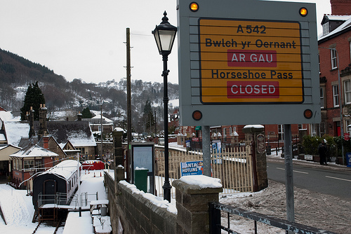 Horseshoe Pass closed