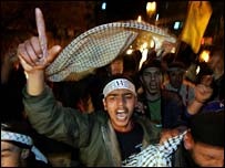 El Fetih'i destekleyenler sevinç gösterisi yapıyor