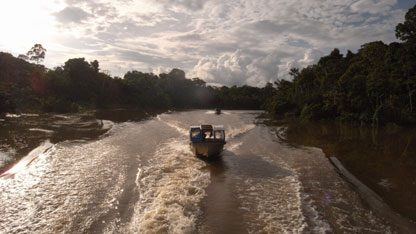 The team travel up the Rio Javari to the two Matis villages of Beija Flor and Aurelio