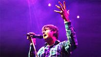 Lead singer of British rock group Keane, Tom Chaplin