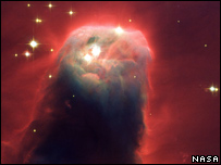 سحابی دوک در فاصله 2500 سال نوری از زمين در عکس سال 2002 هابل