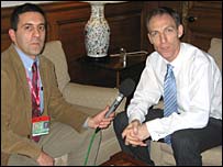 Ministri britanik për Evropën, Jim Murphy, duke folur me Ilir Nishkun e BBC-së në shqip