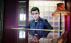 Daniel Mays as Carter Krantz