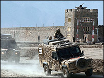 نیروهای آمریکایی در بیرون زندان پلچرخی