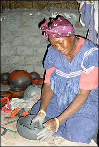 Hrnčířka z vesnice Okeeke