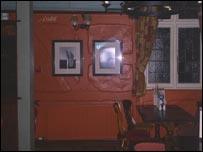 Strange light effect in the restaurant 