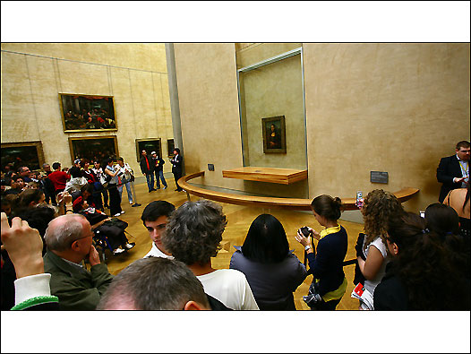 罗浮宫内最多游客争相一睹的展品莫过于达芬奇的蒙娜丽莎。