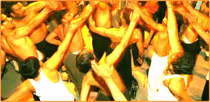 کراچی میں نویں محرم کے جلوس کے شرکاء