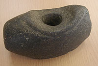 Bwyall o Oes y Cerrig sydd yng nghasgliad Robert