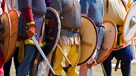 Ailgread o frwydrau milwyr Barbaraidd