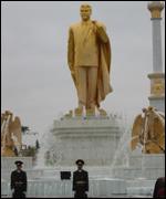 Turkmenbašiho socha