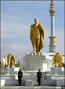 Altın heykel