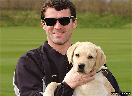 Roy Keane with a guide dog during his time at Manchester United.jpg
