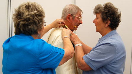 Archdderwydd ffodus - gyda dwy i'w wisgo