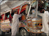 کراچی میں ایک بس