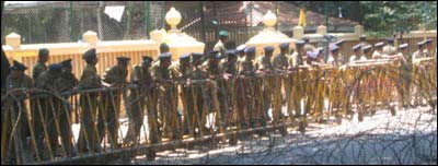Police barricade (Photo Elmo Fernando)