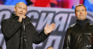Vladimir Putin (L) and Dmitry Medvedev in Red Square
