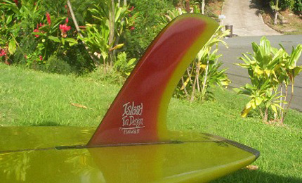 Pure stlye on the tail. Dennis in Hawaii has been busy too. "It’s a 10’2” x 25” x 4” Waikiki special. Mike Casey shaped the board and I did the glass work. It’s shaped from 3# EPS and glassed with epoxy. The fin is a 10” pivot from Island Fin Design. Mahalo, Dennis". 1/07 