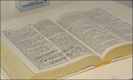 _46119487_bible_written466.jpg