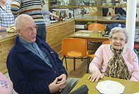 Yn y caffi