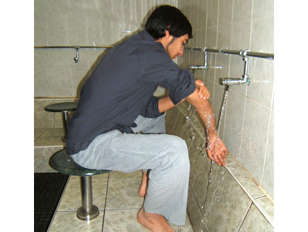 Washing the right arm