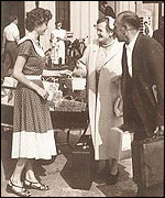 Handing out souvenier baskets