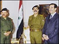Saddam Hüseyin kurmaylarıyla 