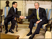 Hai ông Nguyễn Minh Triết và Bush hội đàm năm 2006