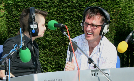 Mark and Faye have a bit of craic with Alan Simpson on Radio Ulster.