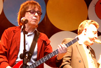 Bill Wyman a'r Rhythm Kings ar lwyfan