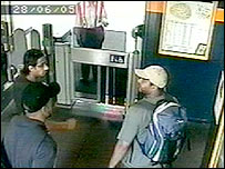 Záběry sebevražedných útočníků z Londýna na bezpečnostní kameře