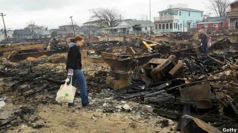 Đống hoang tàn sau bão Sandy ở New York