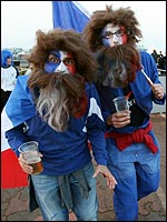 French fans show their love of 'Le Caveman'