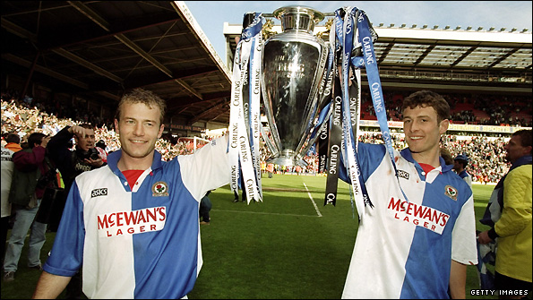 Chris Sutton celebrates winning the Premier League with Alan Shearer