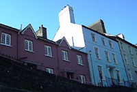 Tai lliwgar Llandeilo