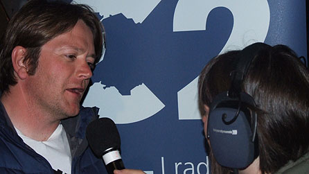 Guto Brychan, trefnydd Maes B, a Jeni Lyn