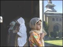 یہ پہلا موقعہ ہے کہ پاکستان کے زیر انتظام کشمیر سے کشمیریوں کو بھارت کے زیر انتظام کشمیر جانے کی اجازت ملی ہے۔