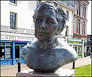 The bronze bust of Agatha Christie in Torquay