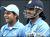 सुरेश रैना और महेंद्र सिंह धोनी