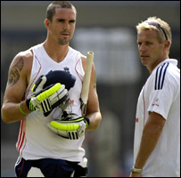 केविन पीटरसन और पीटर मूर्स