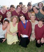 Aelodau o Gor Cerdd Dant buddugol Seiriol, Bangor.