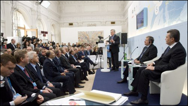 Yanukovych, Komarowski and Kwasniewski in Yalta, UNIAN