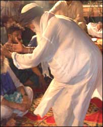 سندھ کے ایک مزار کا ملنگ