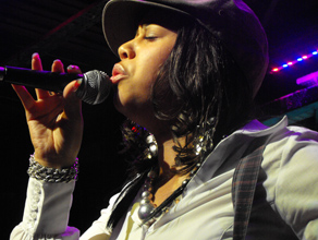 Laurissa at I Luv Live