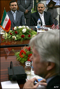 حسن کاظمی قمی و رایان کراکر سفیران ایران و آمریکا در مذاکرات بغداد