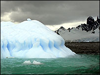 بررسی سرعت آب شدن یخ در هر قطبها یکی از موضوعهای مورد بررسی در این مطالعه است