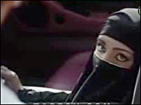 نمایی از فیلم نقاب از روی نسخه اینترنتی آن