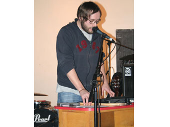Mr Huw yn DJo